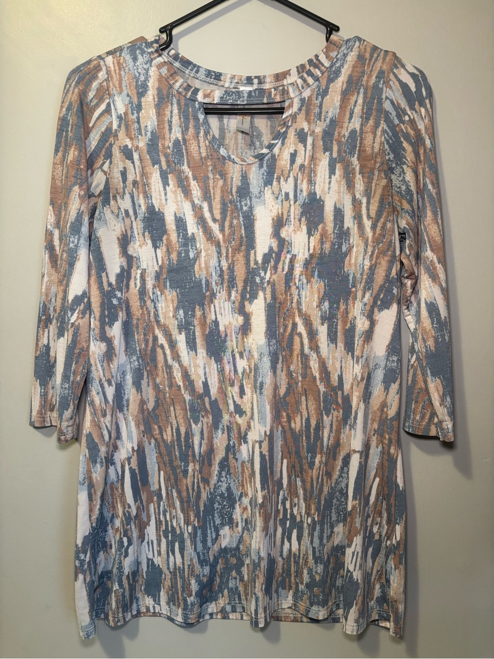 Women's Blue and Tan Abstract Print Scoop Neck Blouse